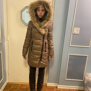 *NEGOTIABLE* Long down coat with coyote trim on hood